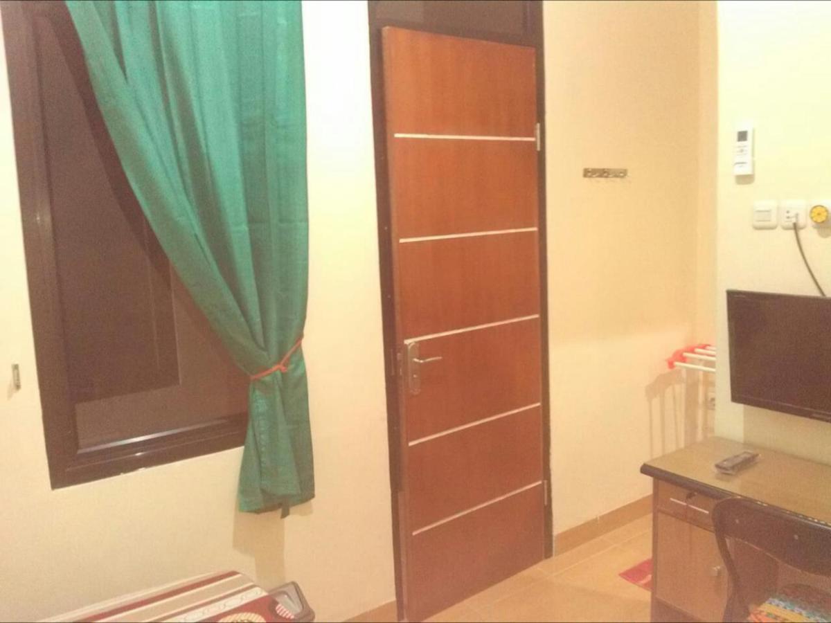 Hotel Danyshom Cikarang Exterior foto